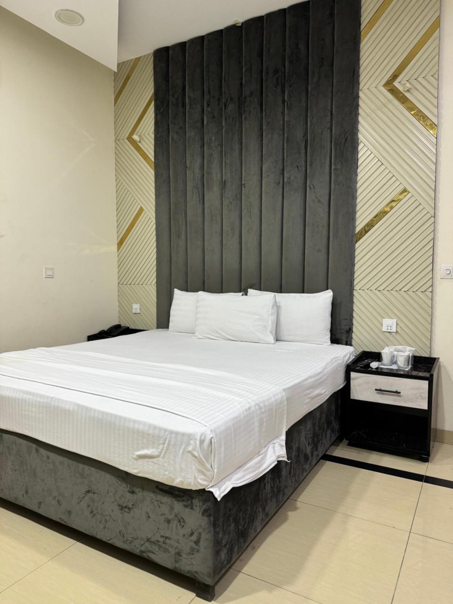 איסלמאבד Rose Valet Guest House מראה חיצוני תמונה